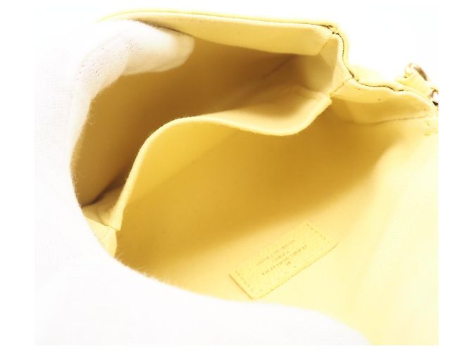 Borsa a Spalla Louis Vuitton Monogram Empreinte Micrometis Giallo - vista 12
