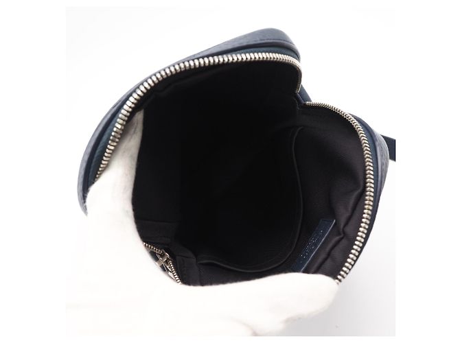 Borsa a tracolla Louis Vuitton Taurillon Danube PM Blu navy - vista 12