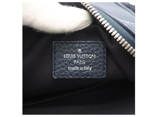 Borsa a tracolla Louis Vuitton Taurillon Danube PM Blu navy - vista 14