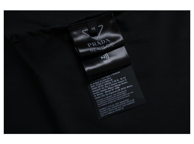 Prada, camicia con bottoni in Re-Nylon a maniche lunghe e corte Nero - vista 7