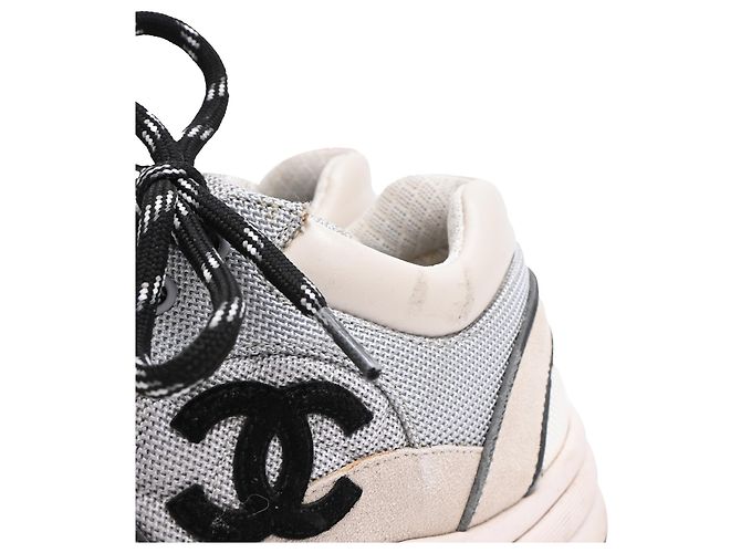 Sneakers basse Chanel CC in scamosciato grigio e mesh - vista 19