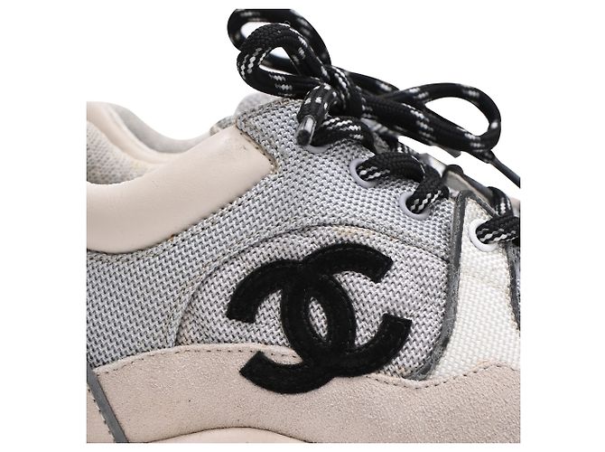 Sneakers basse Chanel CC in scamosciato grigio e mesh - vista 25