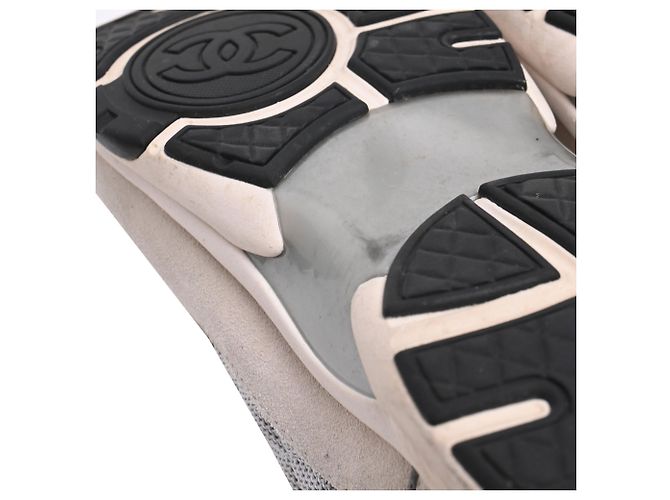 Sneakers basse Chanel CC in scamosciato grigio e mesh - vista 28