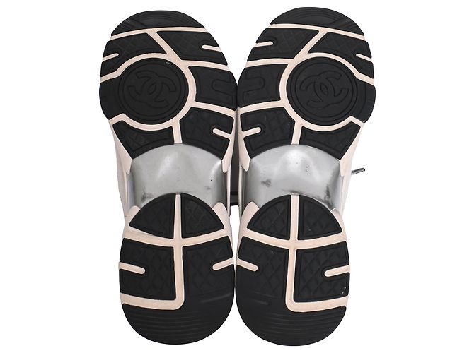 Sneakers basse Chanel CC in scamosciato grigio e mesh - vista 8