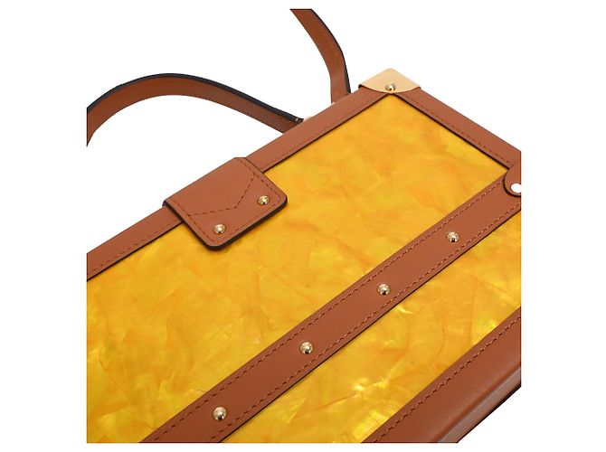 Borsa a tracolla Louis Vuitton Petite Malle V in madreperla gialla - vista 23