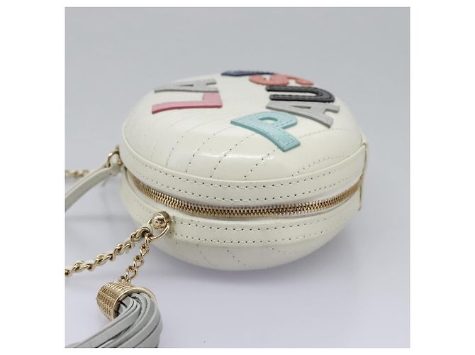 Chanel La Pausa Evening Chevron Lambskin with Applique Bianco - vista 3