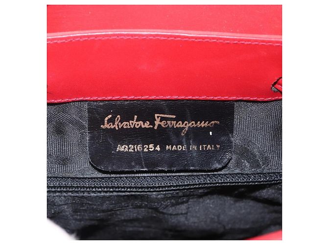 Salvatore Ferragamo Vara Flap Drawstring in pelle e scamosciato Rosso - vista 6