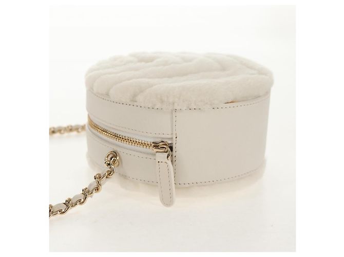 Clutch rotondo Chanel con catena Chevron in shearling mini Bianco - vista 3