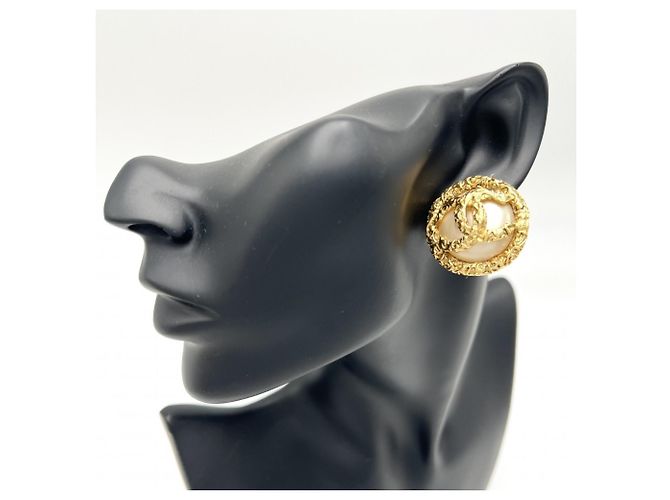 Orecchini vintage Chanel a clip con perla finta D'oro - vista 2