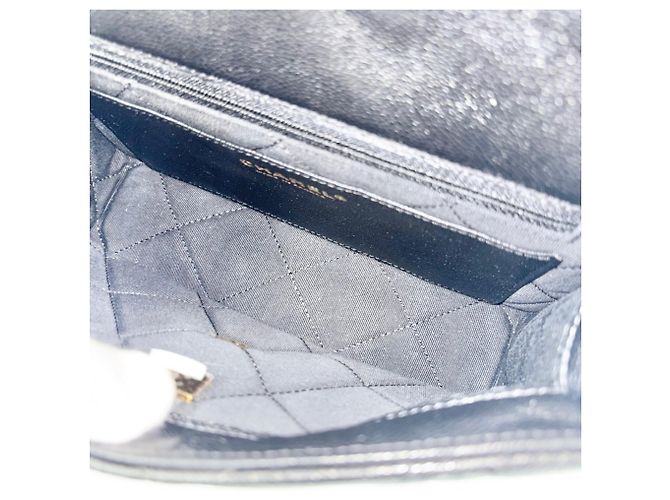 Borsa a tracolla Chanel in pelle di vitello martellata nera Nero - vista 4