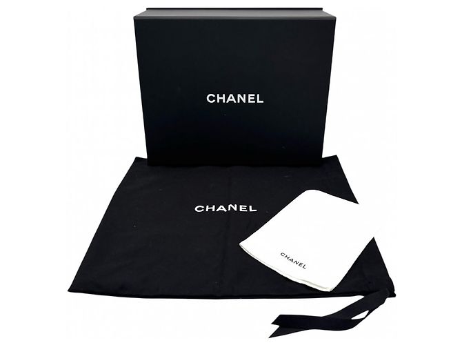 Borsa a tracolla Chanel in pelle di vitello martellata nera Nero - vista 8
