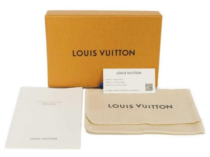Organizer Louis Vuitton Taiga Leather Card Case White - view 15