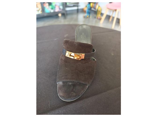 Hermès Kelly Wildleder-Mules mit Absatz Schwarz - Ansicht 3