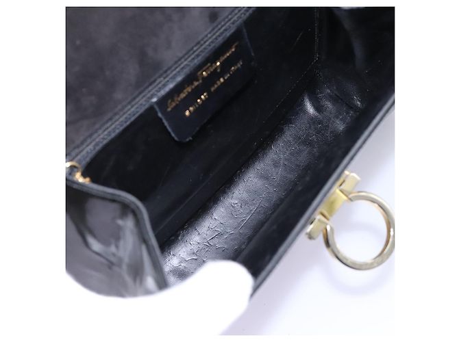 Salvatore Ferragamo Gancini Flap in vernice Nero - vista 5