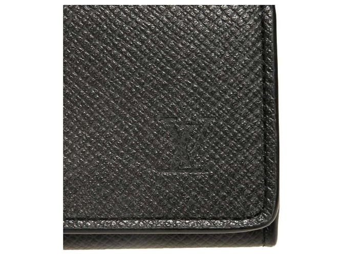 Tarjetero de cuero Taiga Louis Vuitton Negro - vista 10