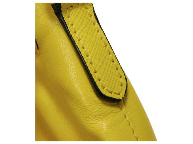 Borsa a secchiello Duetto in Saffiano Prada Giallo - vista 18