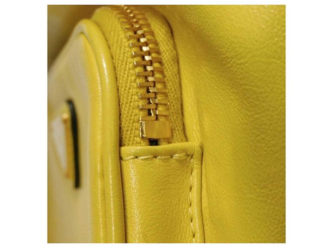 Borsa a secchiello Duetto in Saffiano Prada Giallo - vista 25
