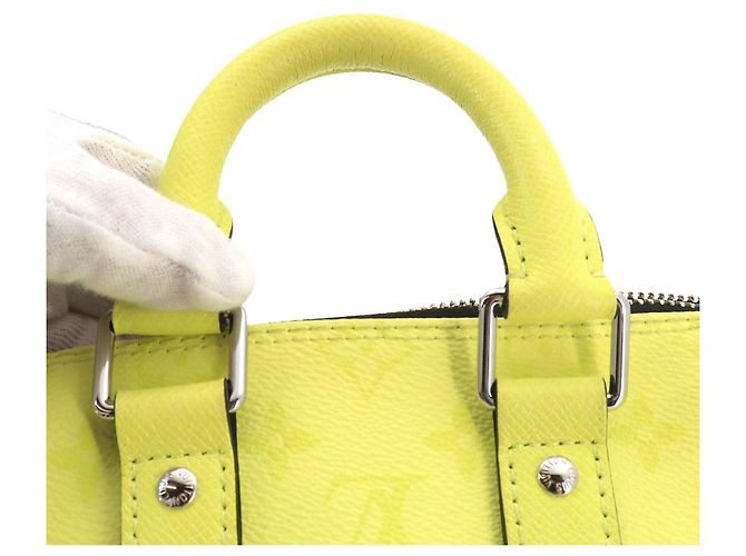Borsa Louis Vuitton Keepall Bandouliere 25 D'oro - vista 9