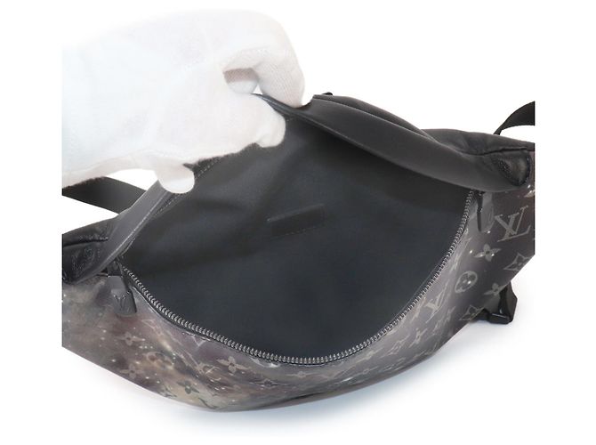 Louis Vuitton Monogram Galaxy Discovery Bumbag Nero - vista 5