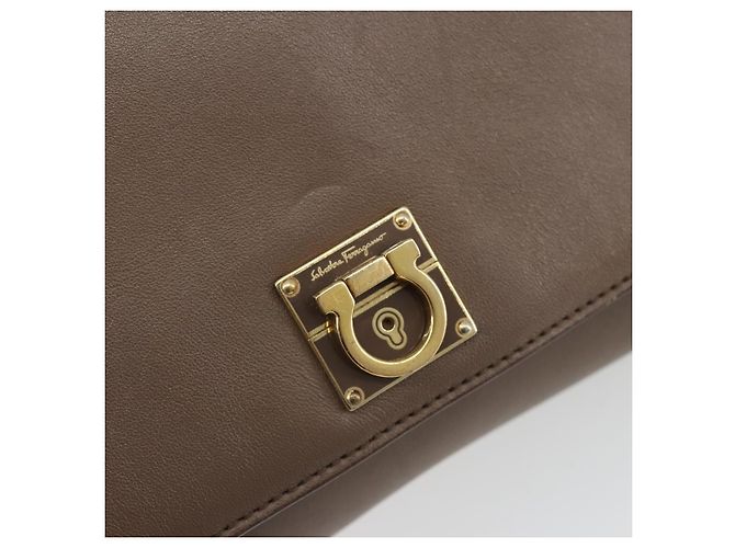 Borsa a tracolla Salvatore Ferragamo Gancini in catena di pelle grigia e oro Auth 189649 - vista 17