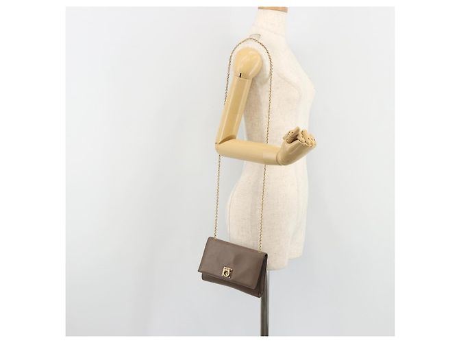 Borsa a tracolla Salvatore Ferragamo Gancini in catena di pelle grigia e oro Auth 189649 - vista 22