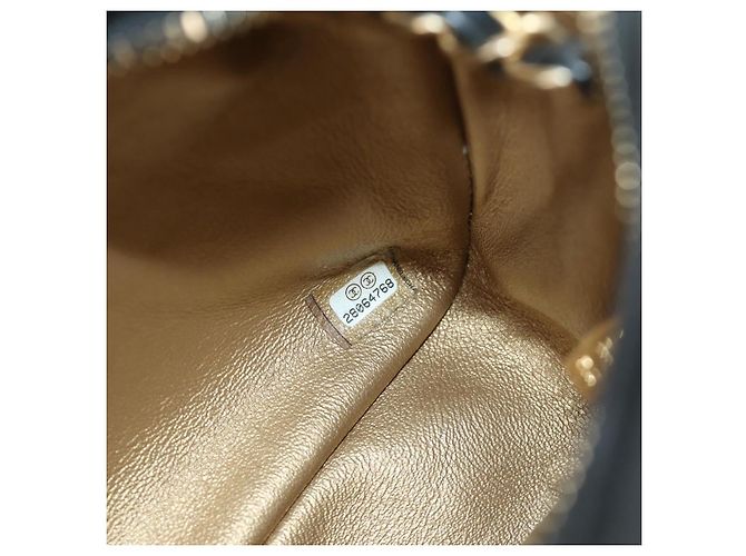CHANEL Borsa All About Chain Matelasse in pelle di agnello nera e oro CC Auth 189115SM Nero D'oro - vista 12