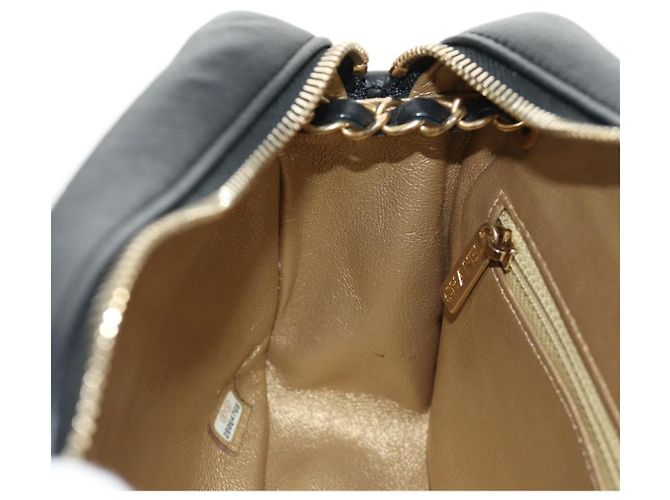 CHANEL Borsa All About Chain Matelasse in pelle di agnello nera e oro CC Auth 189115SM Nero D'oro - vista 24