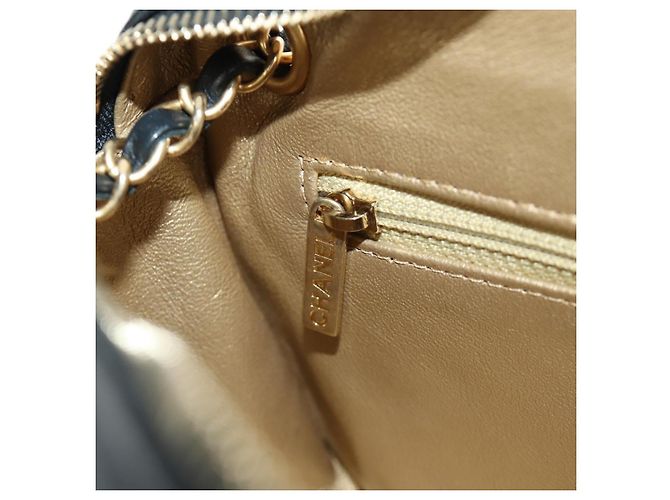 CHANEL Borsa All About Chain Matelasse in pelle di agnello nera e oro CC Auth 189115SM Nero D'oro - vista 25