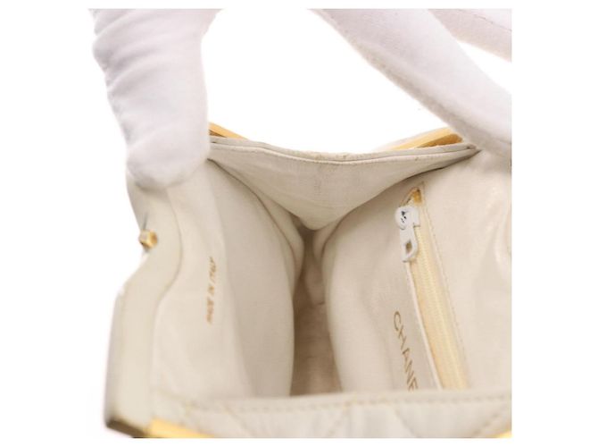 CHANEL Bolso Cinturón con Cadena de Piel de Cordero Blanco Oro CC Auth 189310A Dorado - vista 21