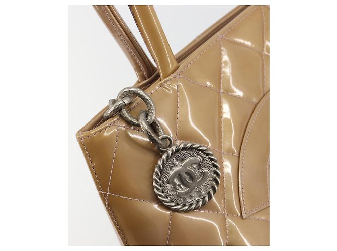 CHANEL Matelasse Reprint Tote Bag Lackleder Beige CC Auth 189771M - Ansicht 18