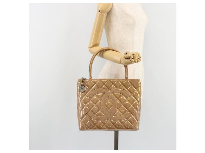 CHANEL Matelasse Reprint Tote Bag Lackleder Beige CC Auth 189771M - Ansicht 25