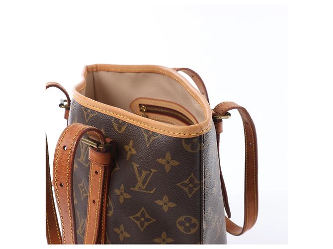 Borsa a tracolla Louis Vuitton Bucket GM Monogram Canvas Marrone M42236 Beige - vista 4