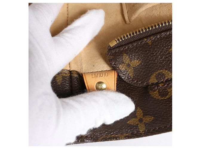 Borsa a tracolla Louis Vuitton Luco in tela Monogram marrone M51155 Beige - vista 11