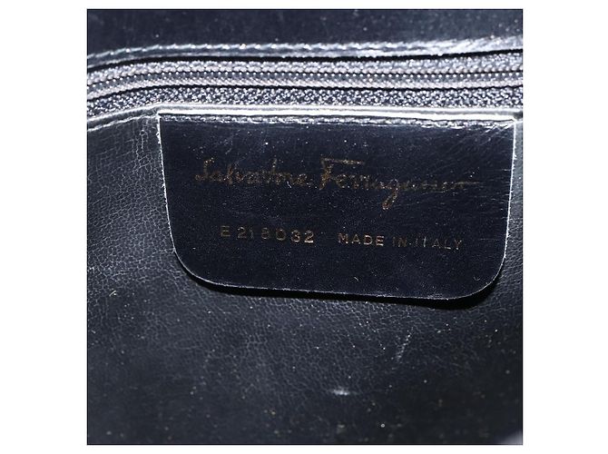 Salvatore Ferragamo Borsa a tracolla con patta in vernice Nero - vista 6