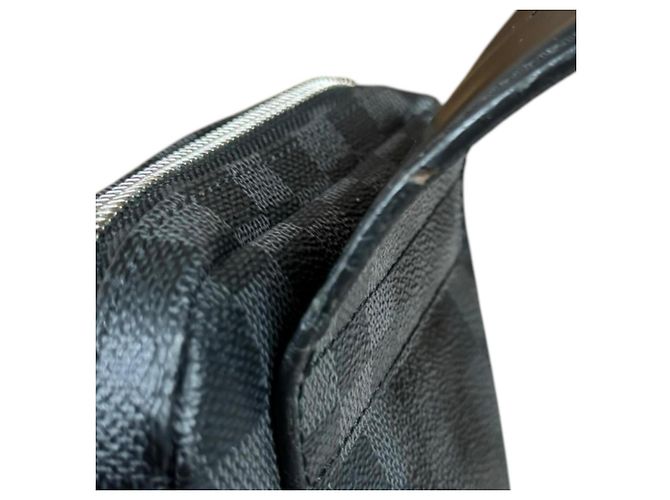 Borsa a tracolla Louis Vuitton Avenue Marrone Nero - vista 16