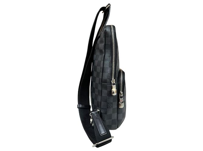 Borsa a tracolla Louis Vuitton Avenue Marrone Nero - vista 4