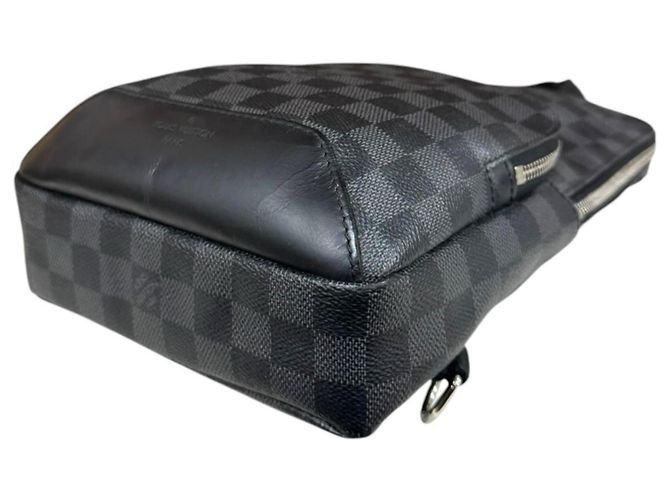 Borsa a tracolla Louis Vuitton Avenue Marrone Nero - vista 6