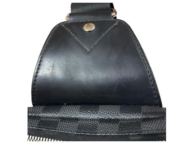 Borsa a tracolla Louis Vuitton Avenue Marrone Nero - vista 8