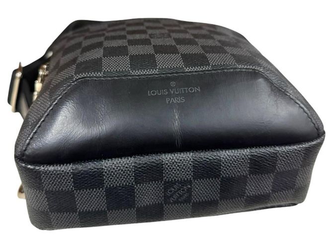 Borsa a tracolla Louis Vuitton Avenue Marrone Nero - vista 9