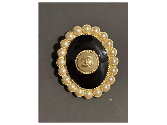 Spilla Chanel CC Logo Perle e Smalto Nero Bianco - vista 2