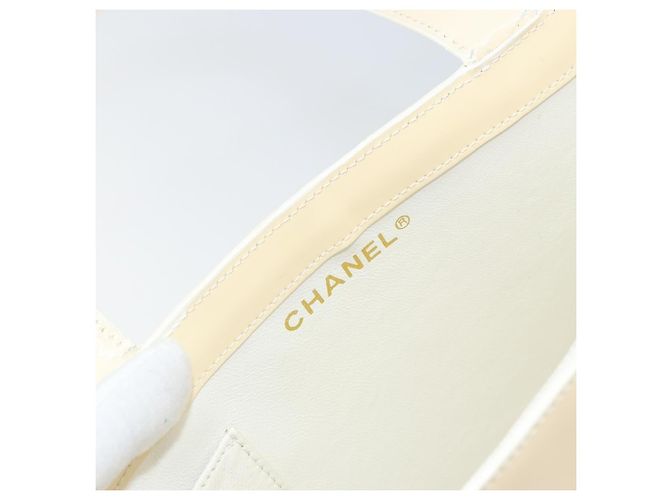 Chanel Vintage Spalla in Vernice con Logo in Rilievo Beige - vista 7
