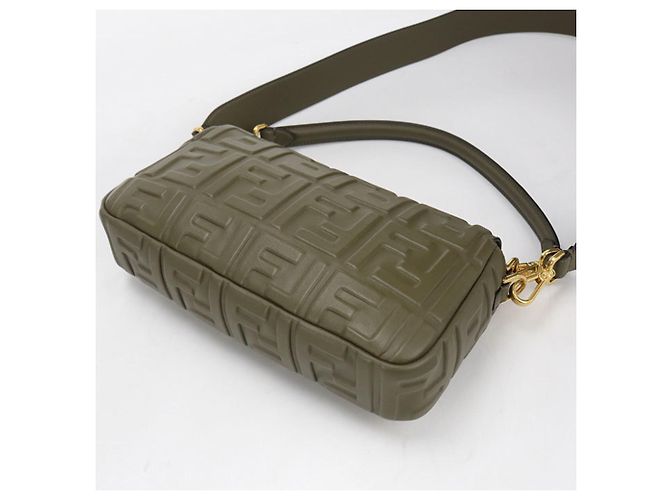 Borsa baguette Fendi 8BR600 in pelle kaki Cachi - vista 2