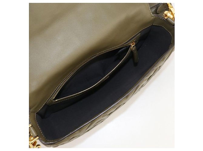 Borsa baguette Fendi 8BR600 in pelle kaki Cachi - vista 3