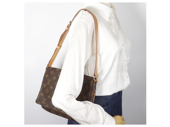 Borsa a tracolla Louis Vuitton Musette Tango Marrone Monogramma - vista 16