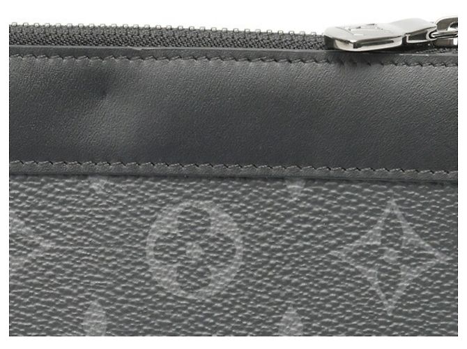 Pochette Louis Vuitton Discovery PM M44323 Nero - vista 3