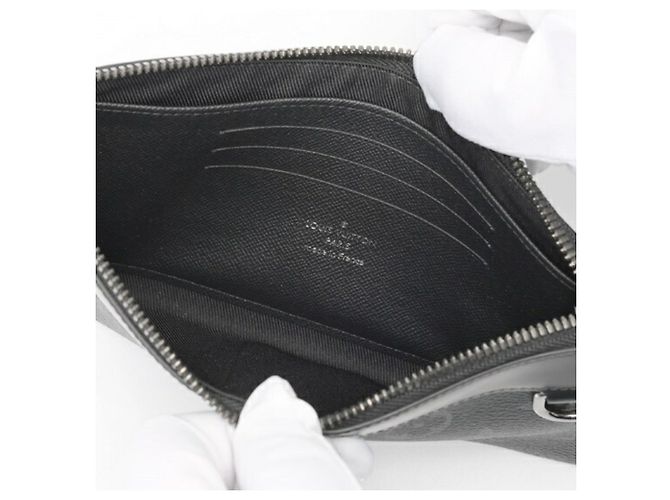 Pochette Louis Vuitton Discovery PM M44323 Nero - vista 5