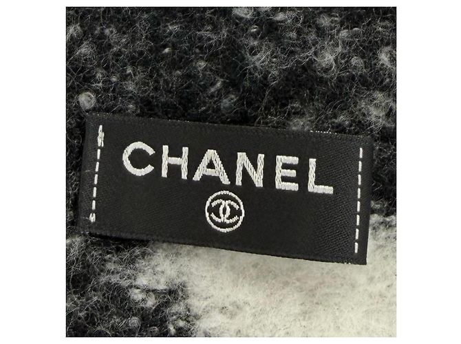 Stola Chanel in misto cashmere e seta Nero Bianco - vista 8