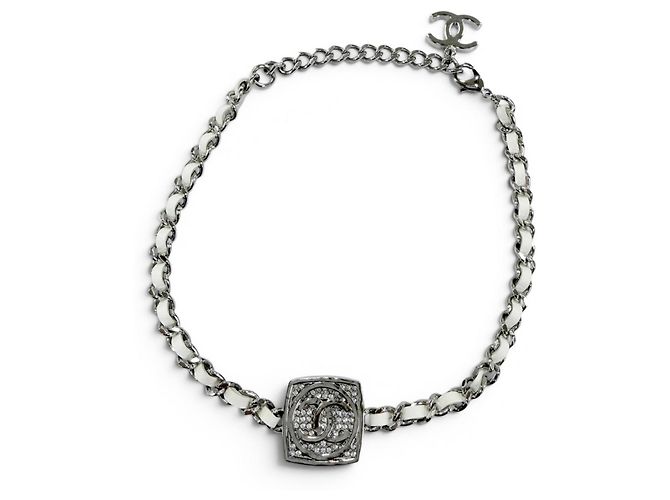 Collana Chanel 2025 B25C Coco Mark in pelle e strass Argento Bianco - vista 2