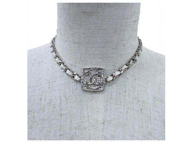 Collana Chanel 2025 B25C Coco Mark in pelle e strass Argento Bianco - vista 3