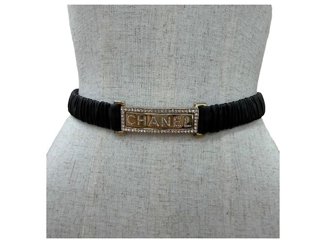 Chanel Ledergürtel mit B23C Logo-Schnalle und Strasssteinen Schwarz - Ansicht 3
